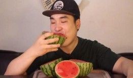 外国网红吃瓜