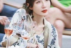 圈内爆料阿朵经纪人,幕后推手助力星途璀璨